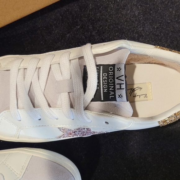 Shoes - Picture 5 of 6